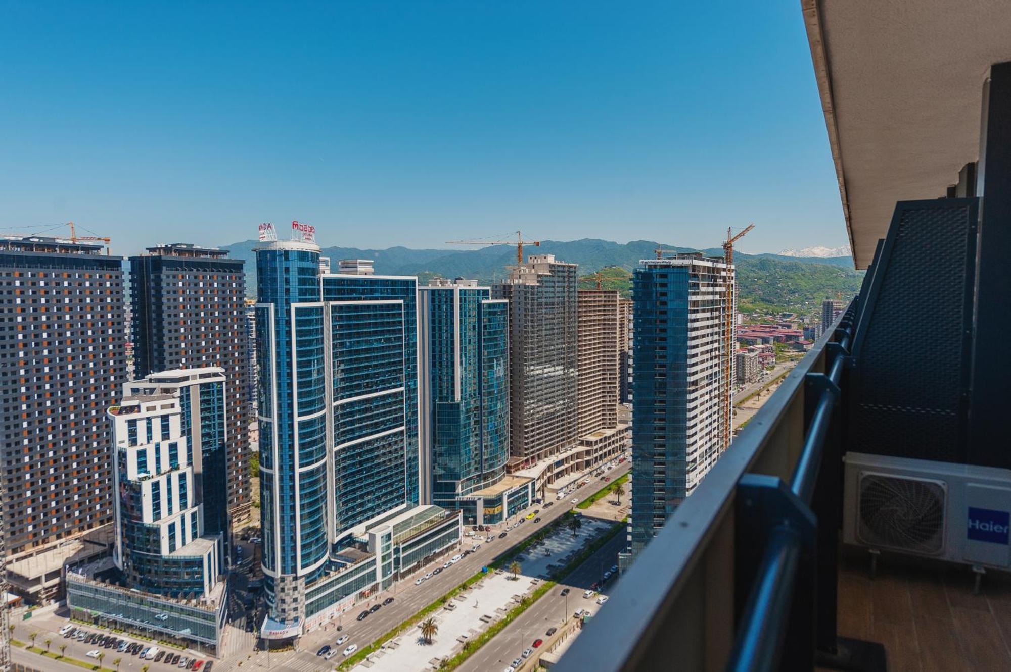 Black Sea Luxury Towers Hotel Batumi Exterior photo